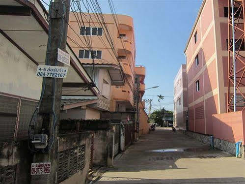 Aa Guesthouse Pattaya Luaran gambar